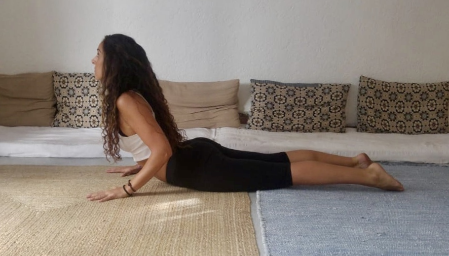 la cobra bhujangasana