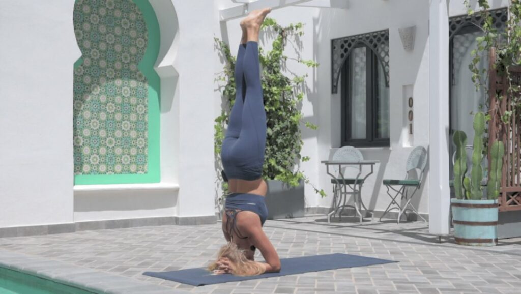 consejos y claves sobre yoga: posiciones invertidas en ashtanga yoga
