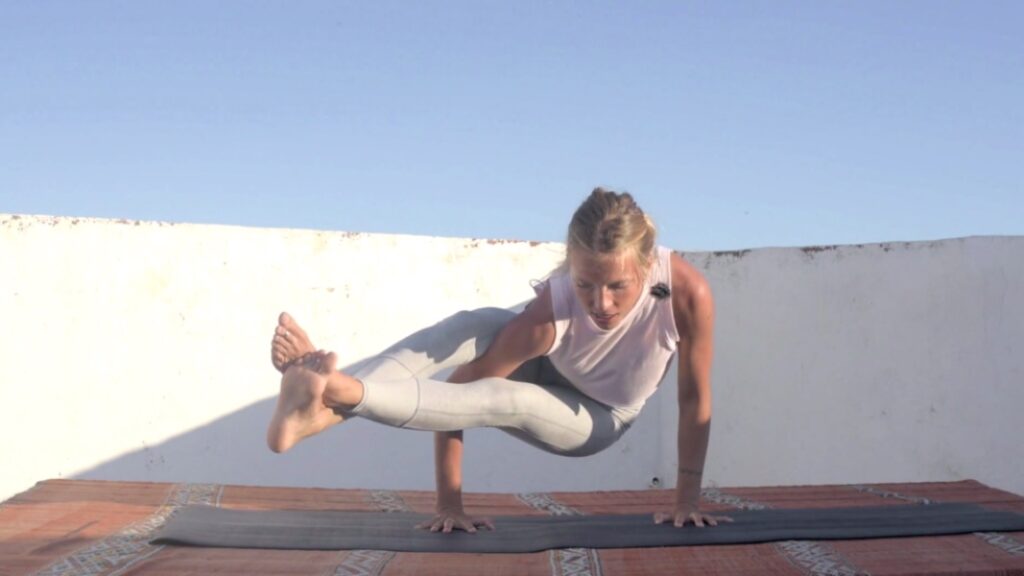 significado de astavakrasana para principiantes