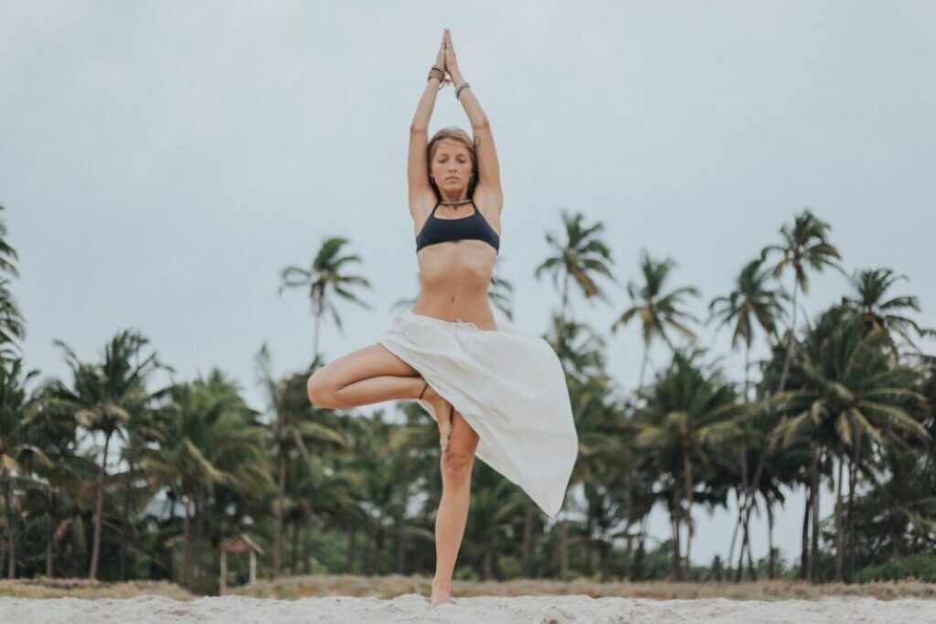 aprende todas las posturas para trabajar el equilibrio
