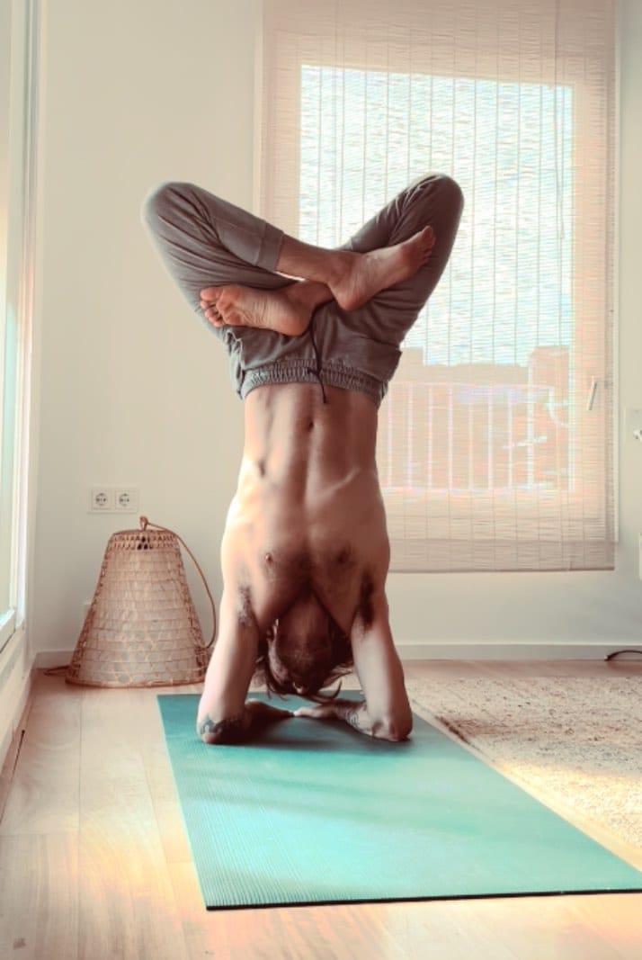 Yoga para hombres: por qué practicarlo, beneficios y consejos para