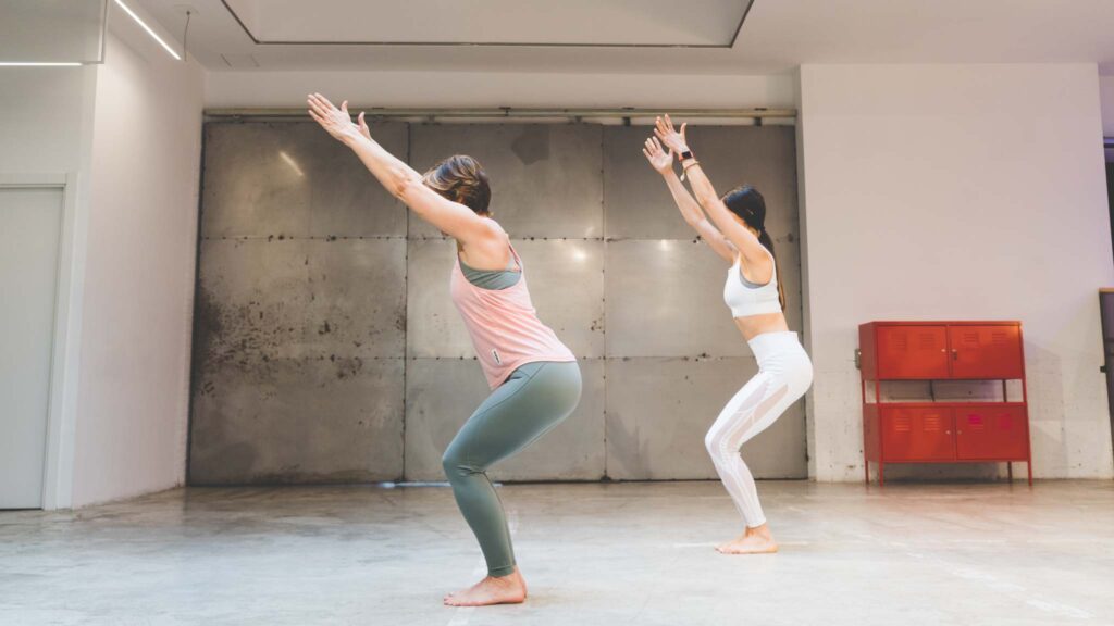 poses de yoga para dos