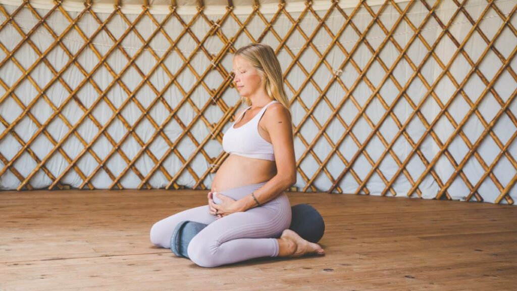 consejos para practicar hatha yoga online en casa