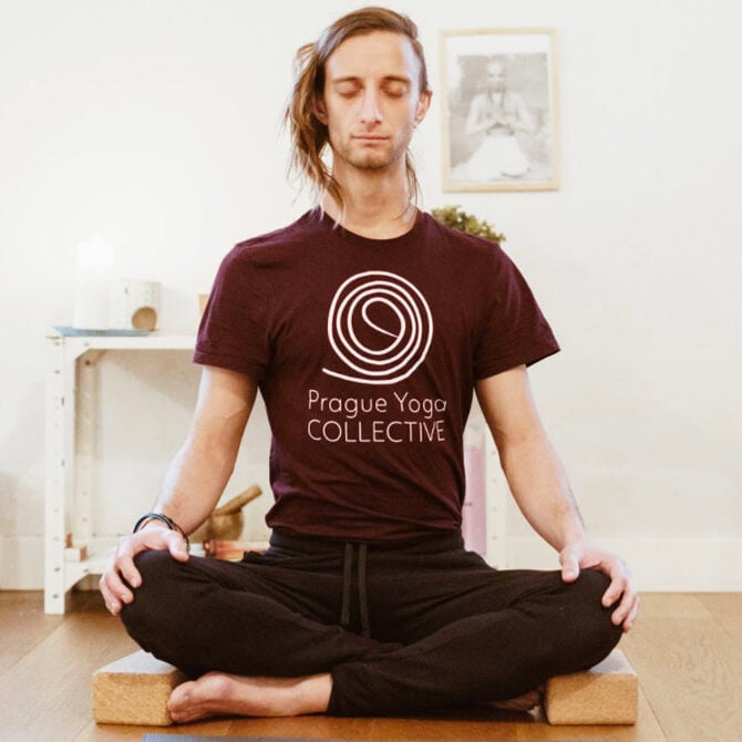 Profesor de yoga David Cabezas
